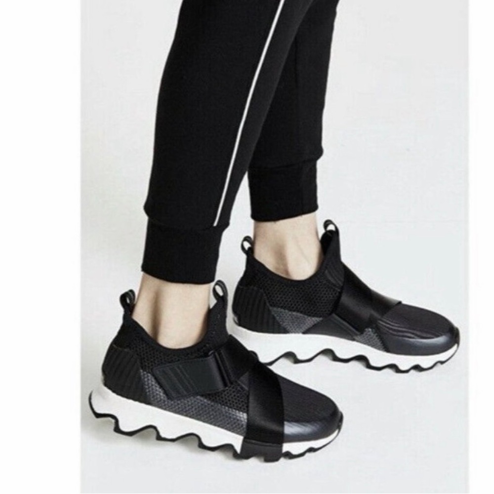 Sorel Kinetic Sneak Jogger fashion Sneakers Black Strap Womens Size 8